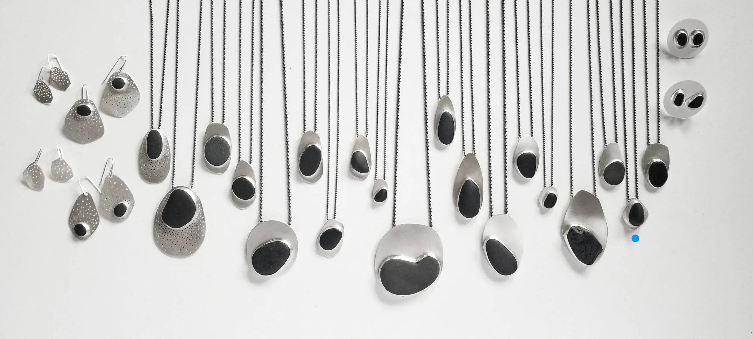 PENDANT_32_dot.jpg