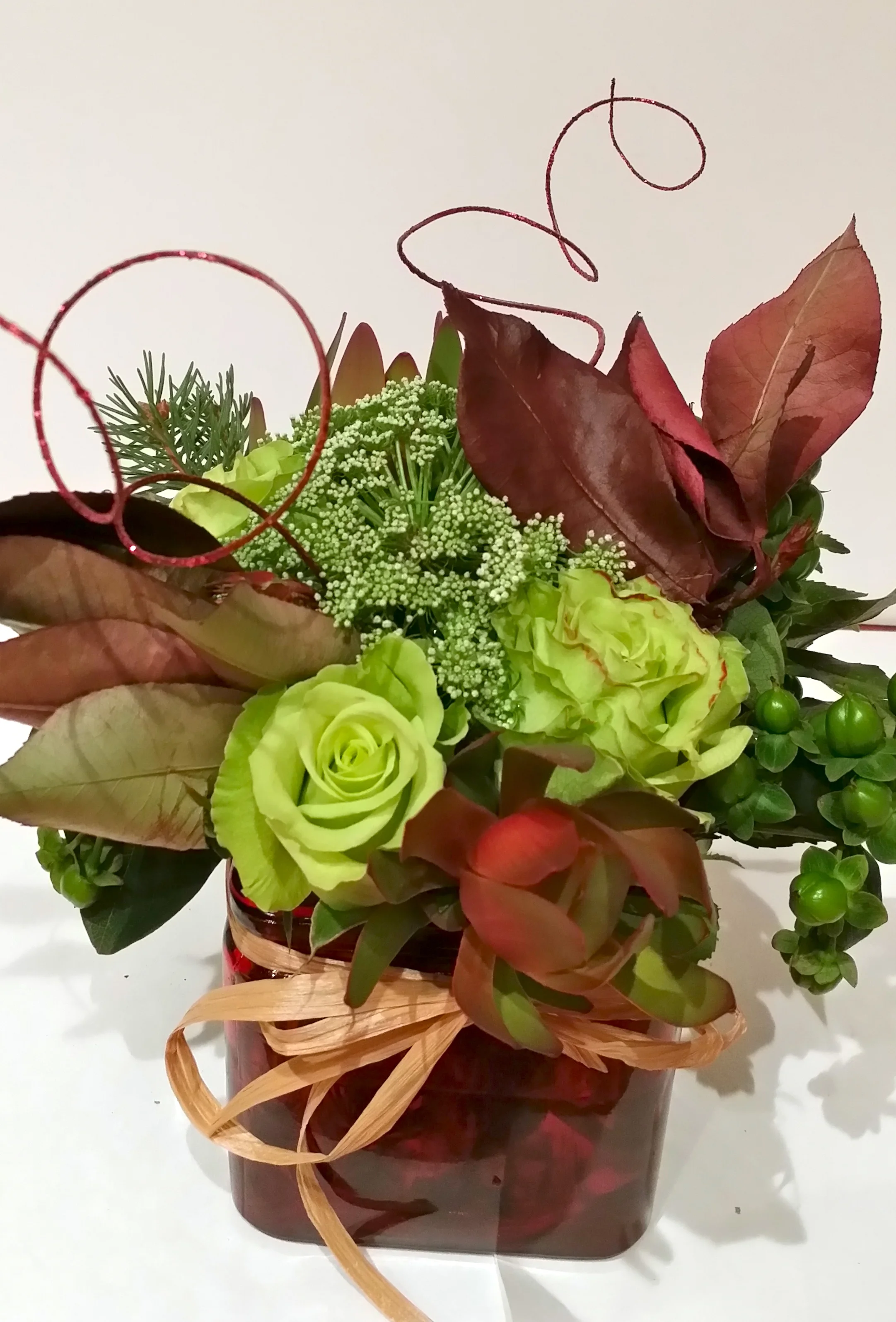 Super Green Roses, Hypericum Berries,