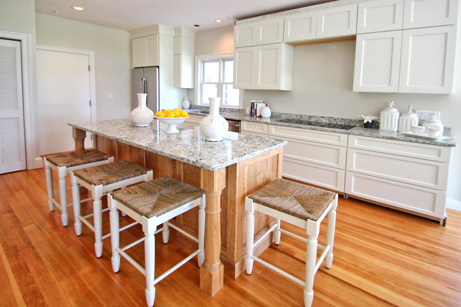 14 Kitchen.jpg