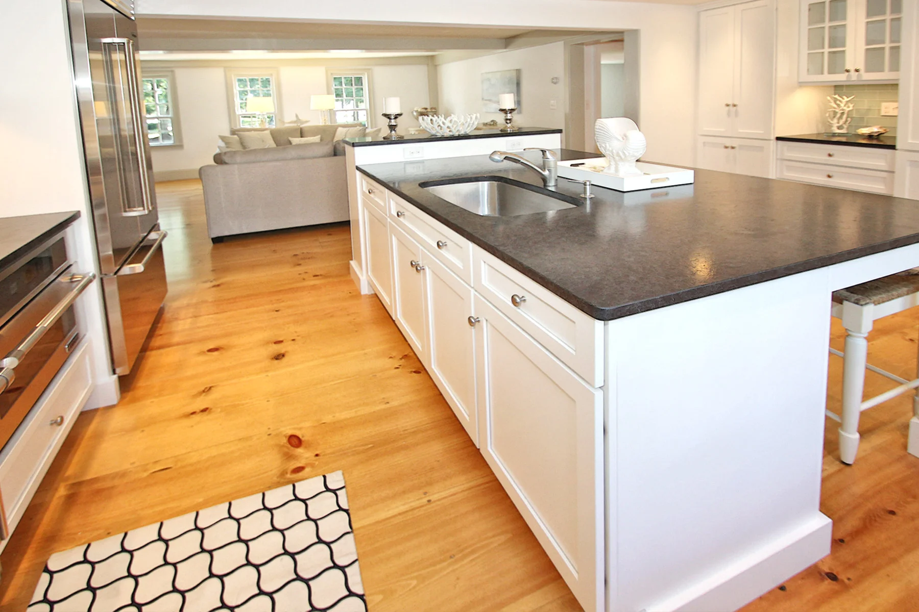 19 Kitchen.jpg
