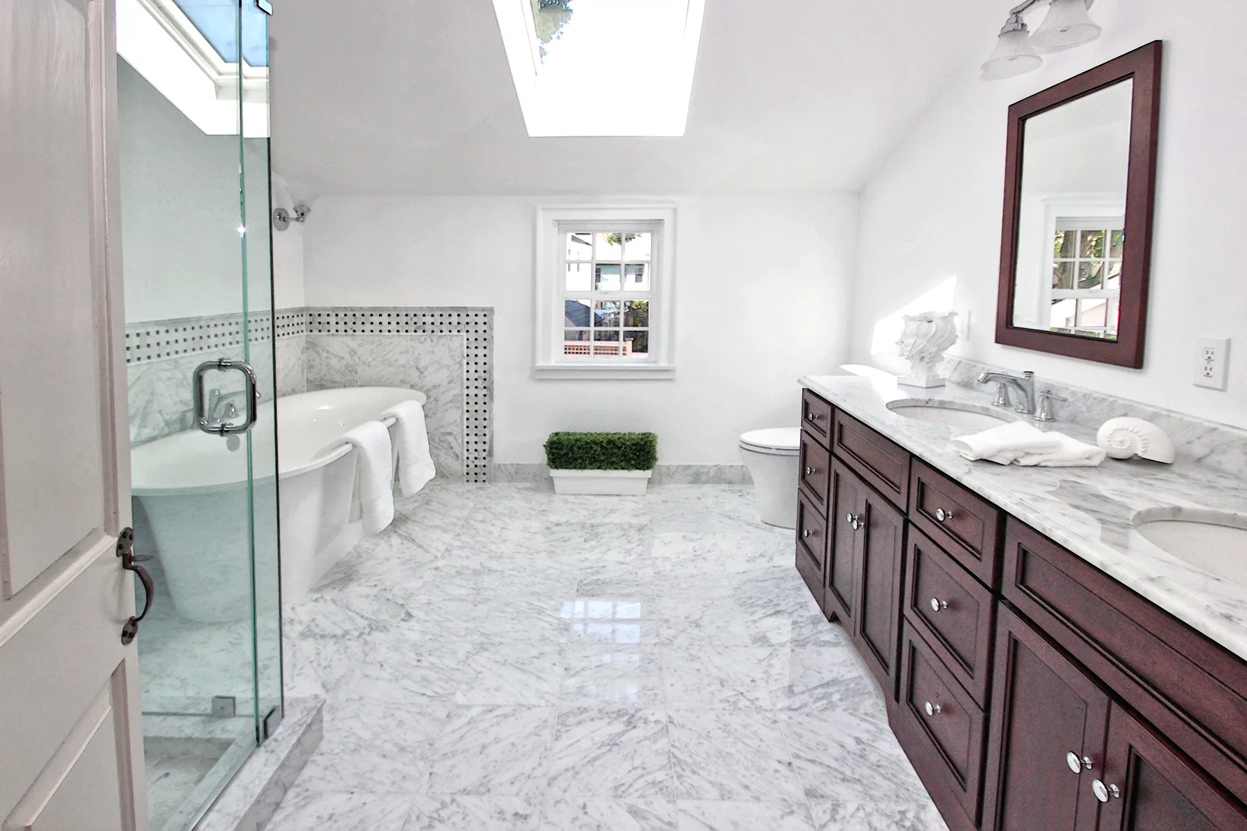 26 Master bath.jpg