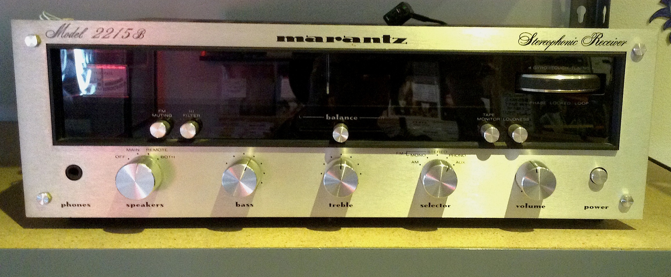 Marantz 2215b Receiver.