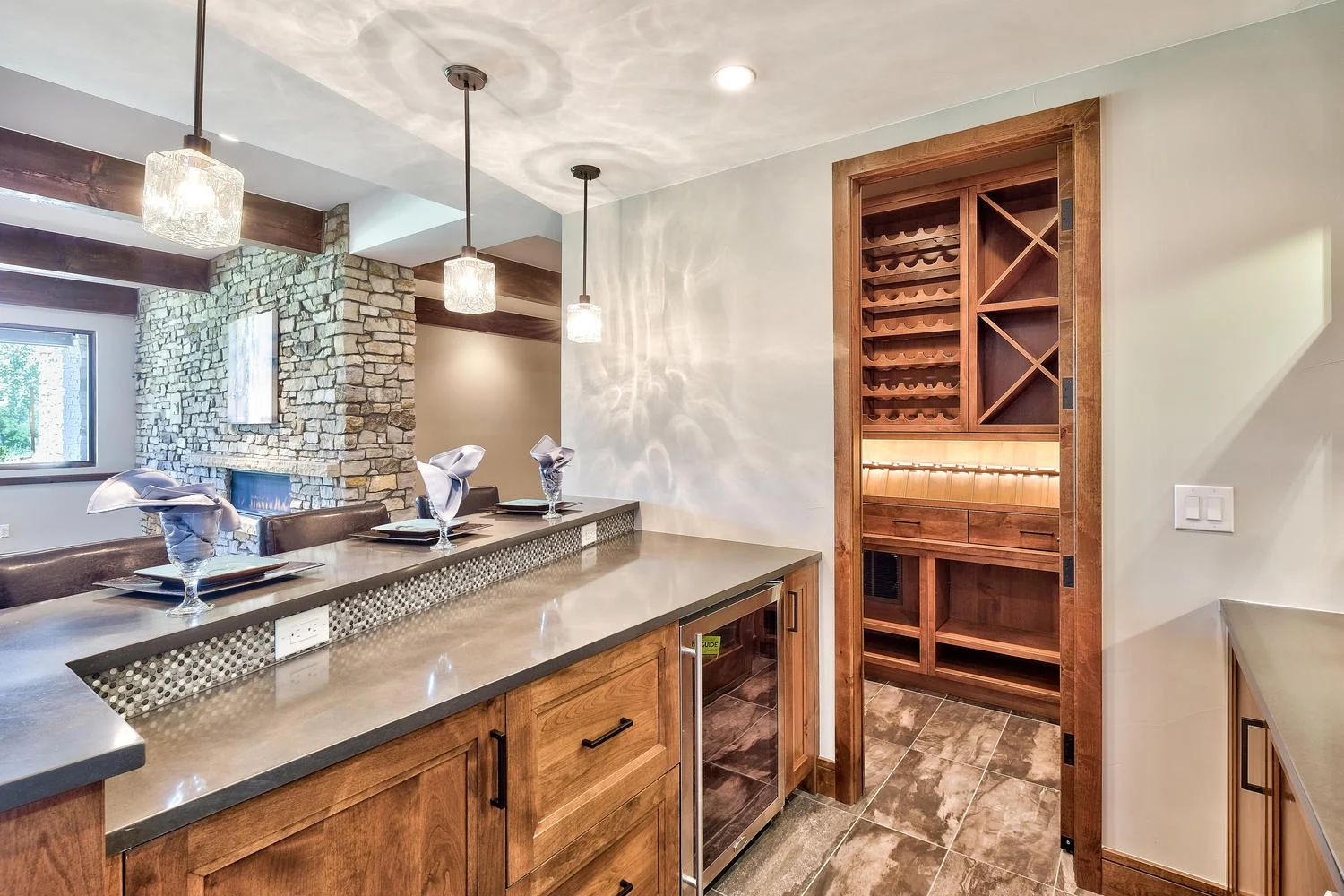 WET BAR LOWER LEVEL