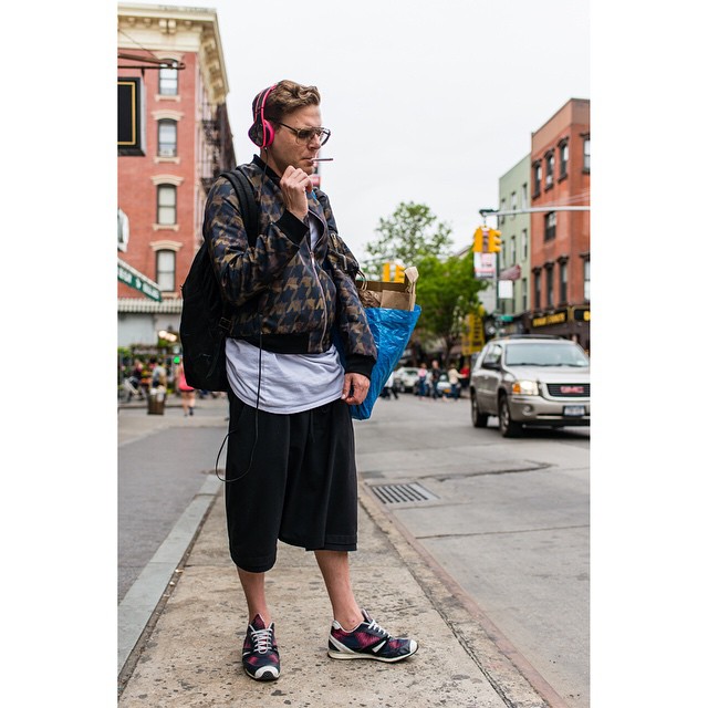 🇺🇸 New York, Brooklyn, Williamsburg, Bedford Ave.
📆 May, 2015.

I talk to this guy about La Roux. And Bjork.
See previous post for full story.
.
.
.
#bjork #brooklyn #headphones #inmyhead #instamusic #laroux #moma #makeportraits #most_deserving #n