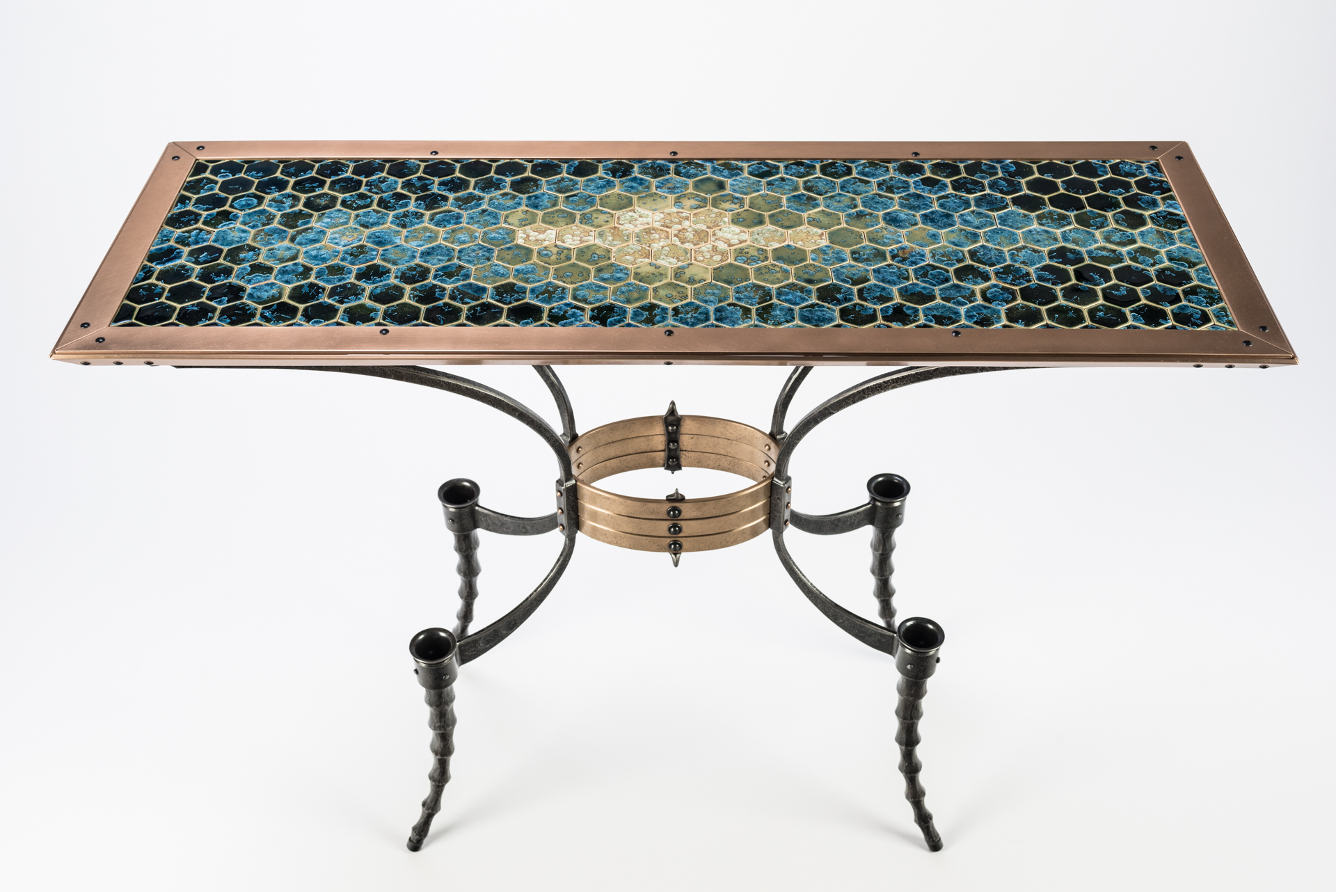 Wasp-waist Table