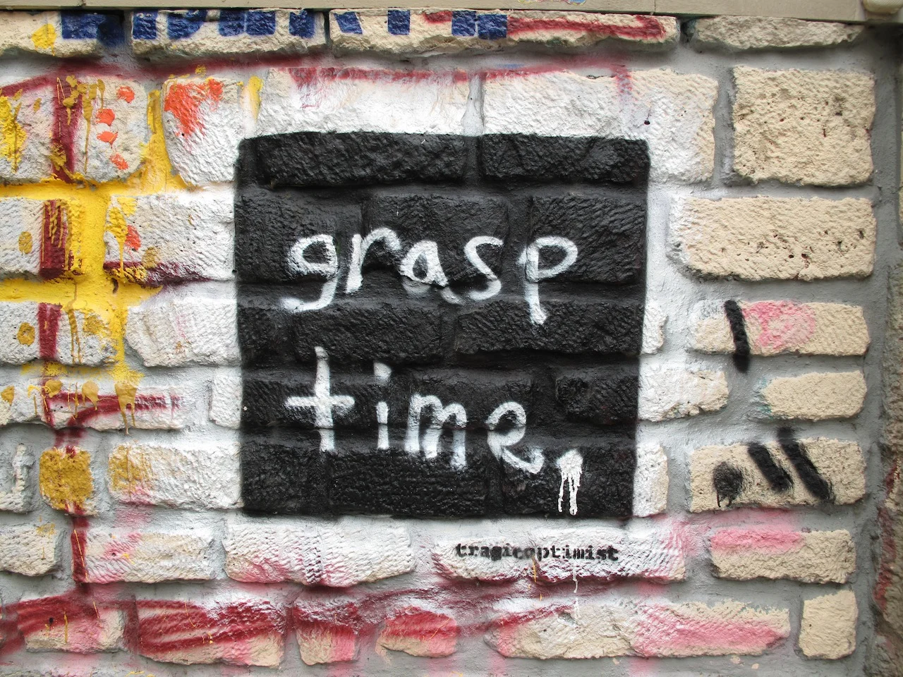 Paris  - grasp time.JPG