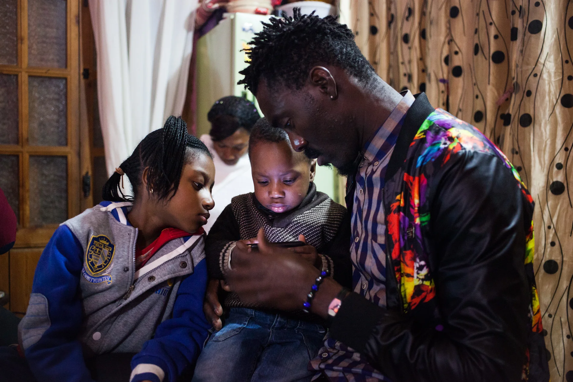  Paulin, a vécu plusieurs mois aux côtés de Dora et Pharell. Il a toujours un comportement bienveillant envers eux.&nbsp;Janvier 2015. 