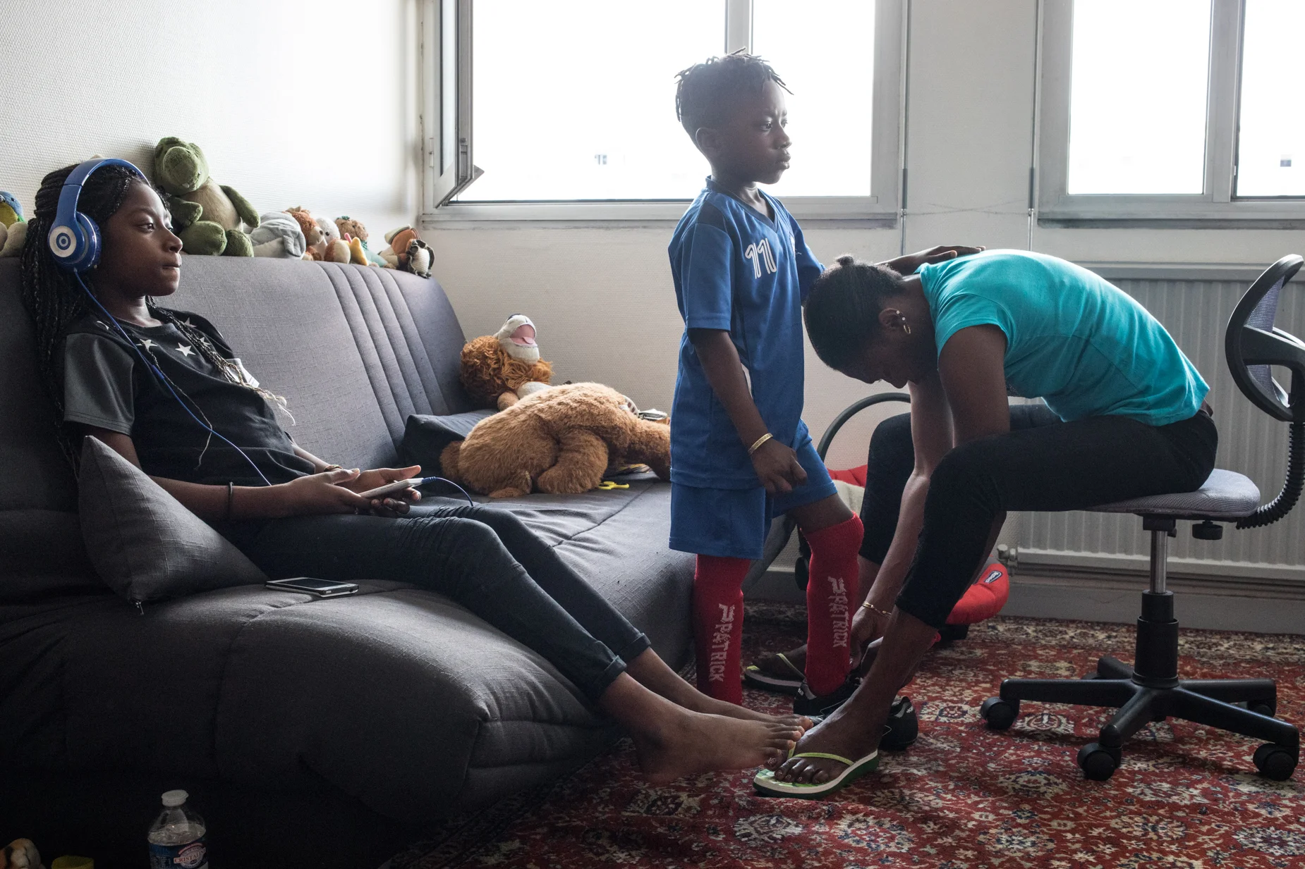  Pharell se prépare pour l’entrainement de football alors que Dora s’isole dans ses mp3 et ses réseaux sociaux. Elle aimerait beaucoup apprendre à jouer de la guitare. Mercredi 19 septembre 2018 