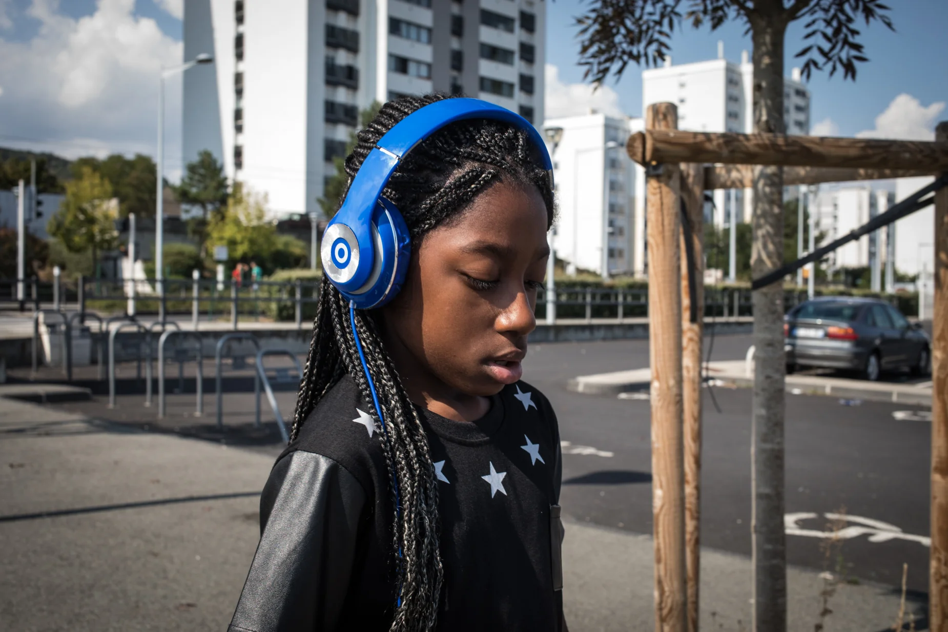  « Quand mes copines me demandent d’où l’on vient et que je réponds que nous sommes nés en Algérie, elles ne me croient pas. Alors que c’est la réalité. Nous sommes algériens et mes parents sont camerounais » m’explique Dora. Mercredi 19 septembre 20