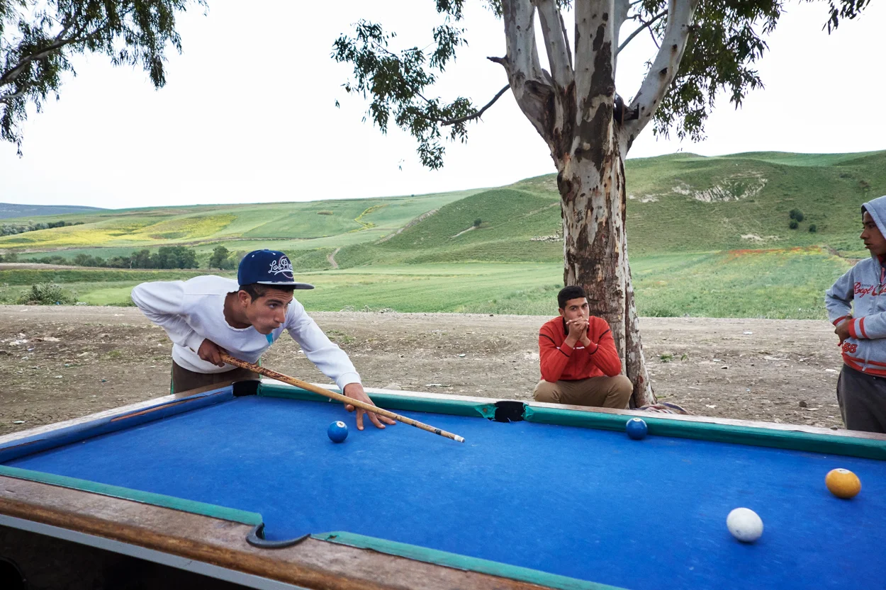  Partie de billard au bord de la route entre Constantine et Annaba. Mai 2014. 