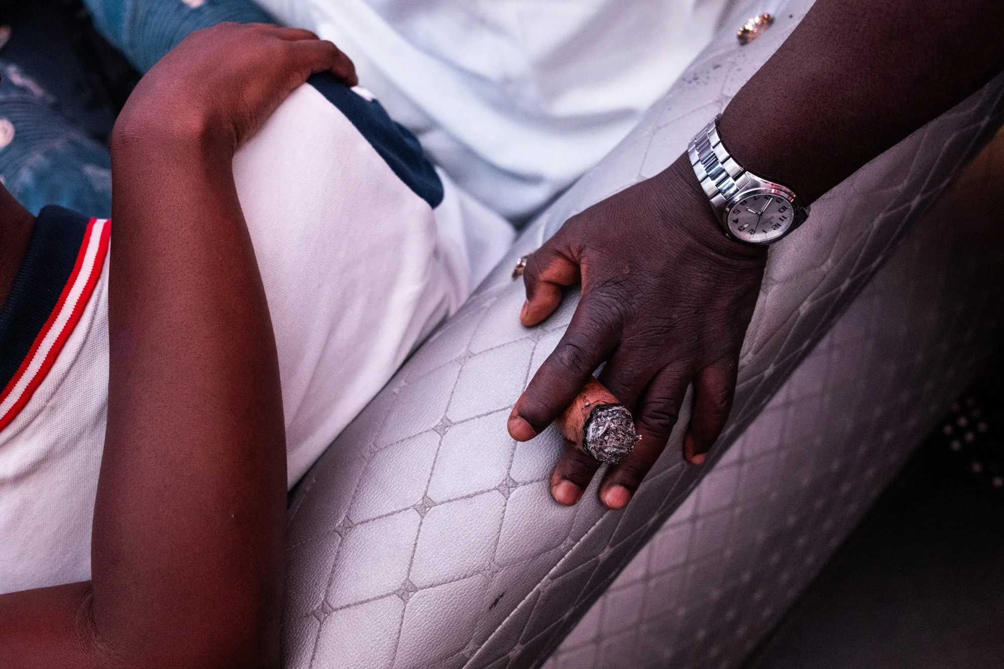  Espace V.I.P. de la Maison B. Ce soir, se produisent plusieurs danseurs dont Sangoku, Alaingo et Mardoche…Abidjan. Juin 2023.  