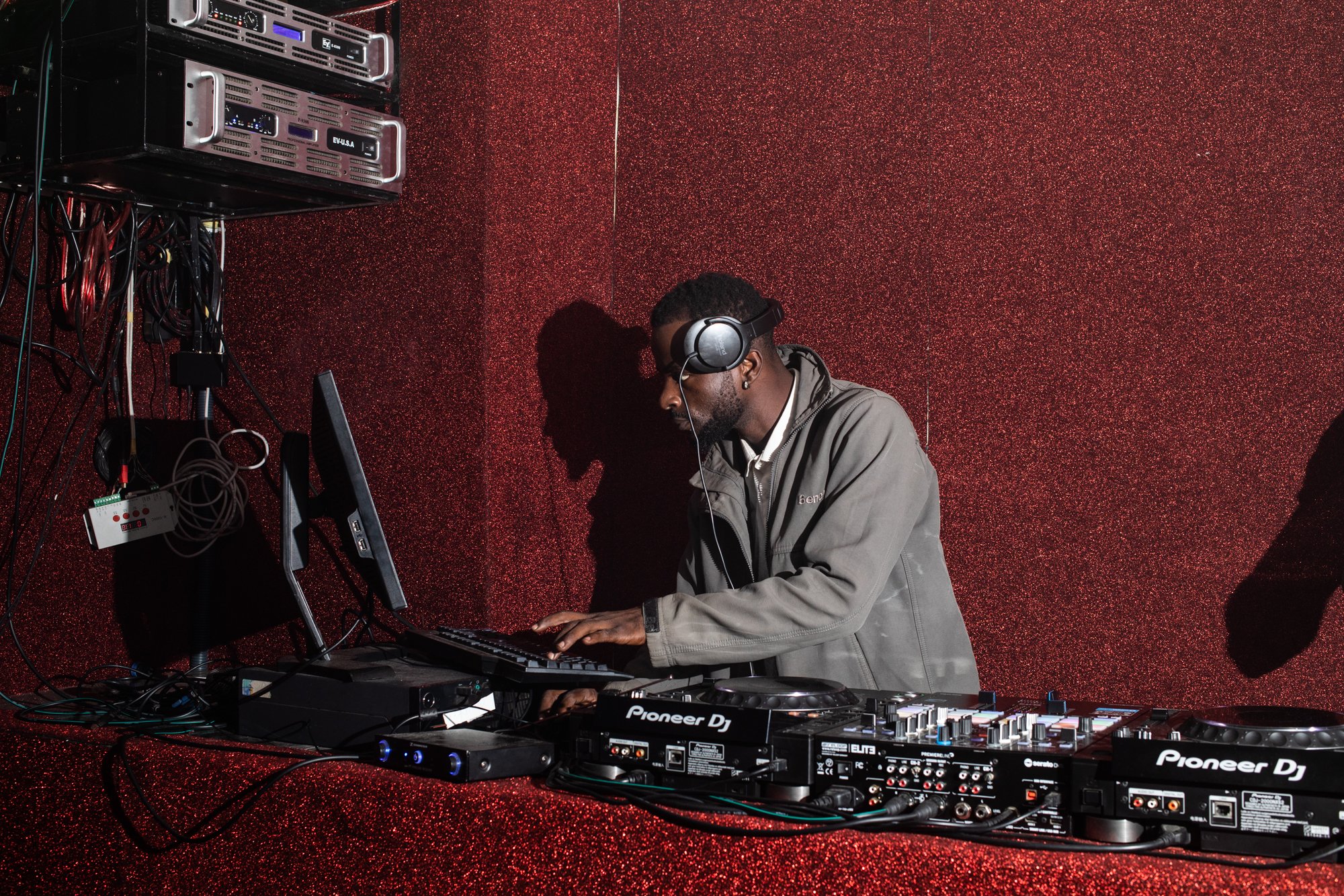  Dj Hercule au Seven Parade Lounge. Abidjan. Juin 2023.  