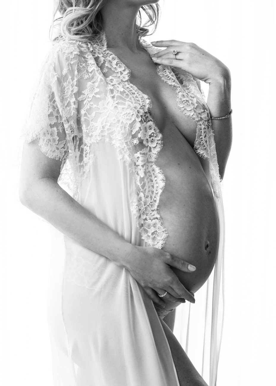 Sara Kardooni Portrait- Cobie Wells-Maternity-1.jpg