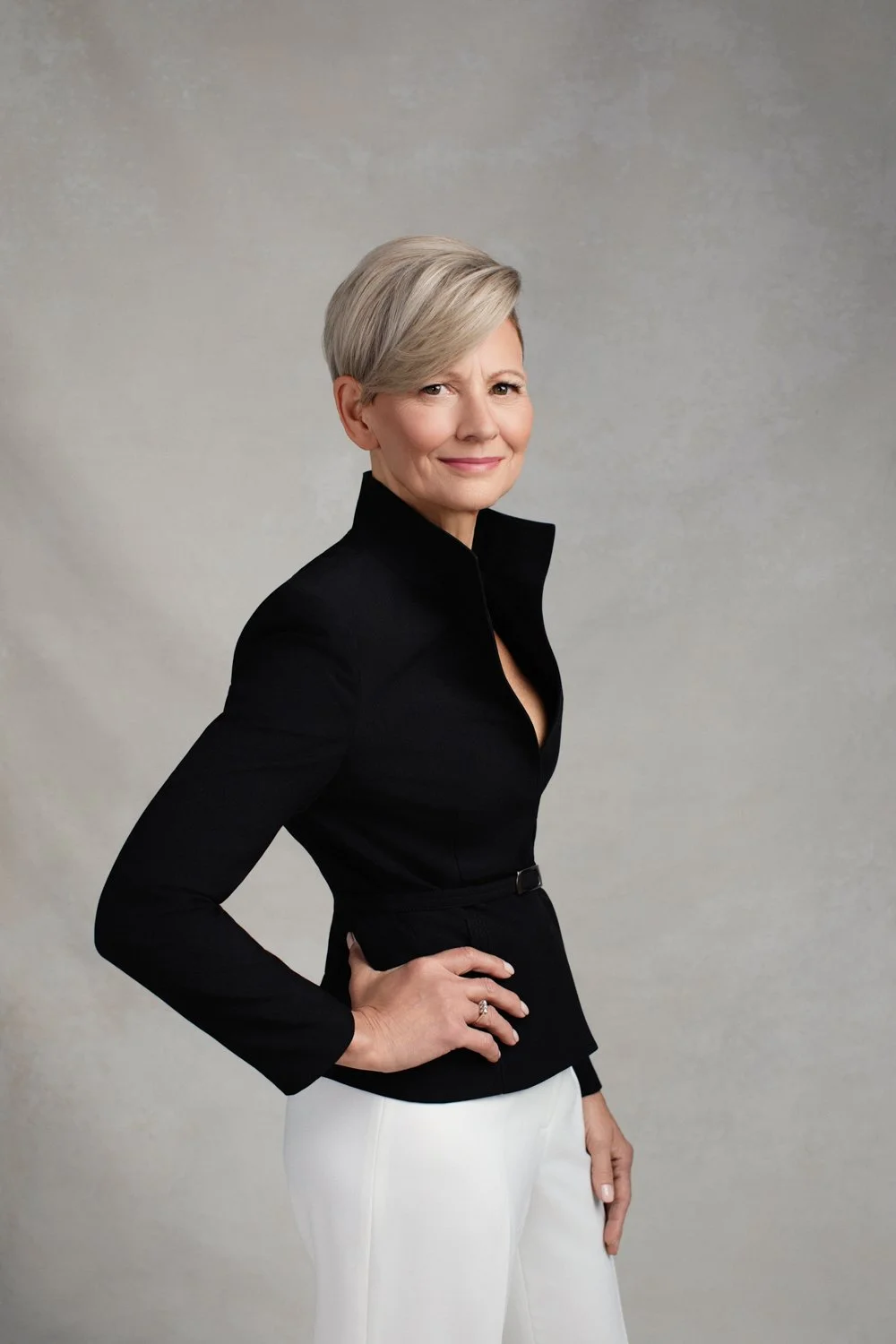 Sara Kardooni Portraits- Monique Legault-Headshot-3.jpg