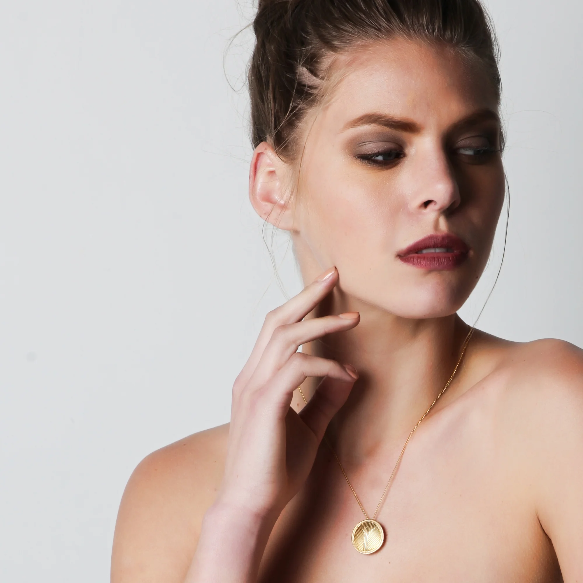 Solid Circle Necklace2.jpg