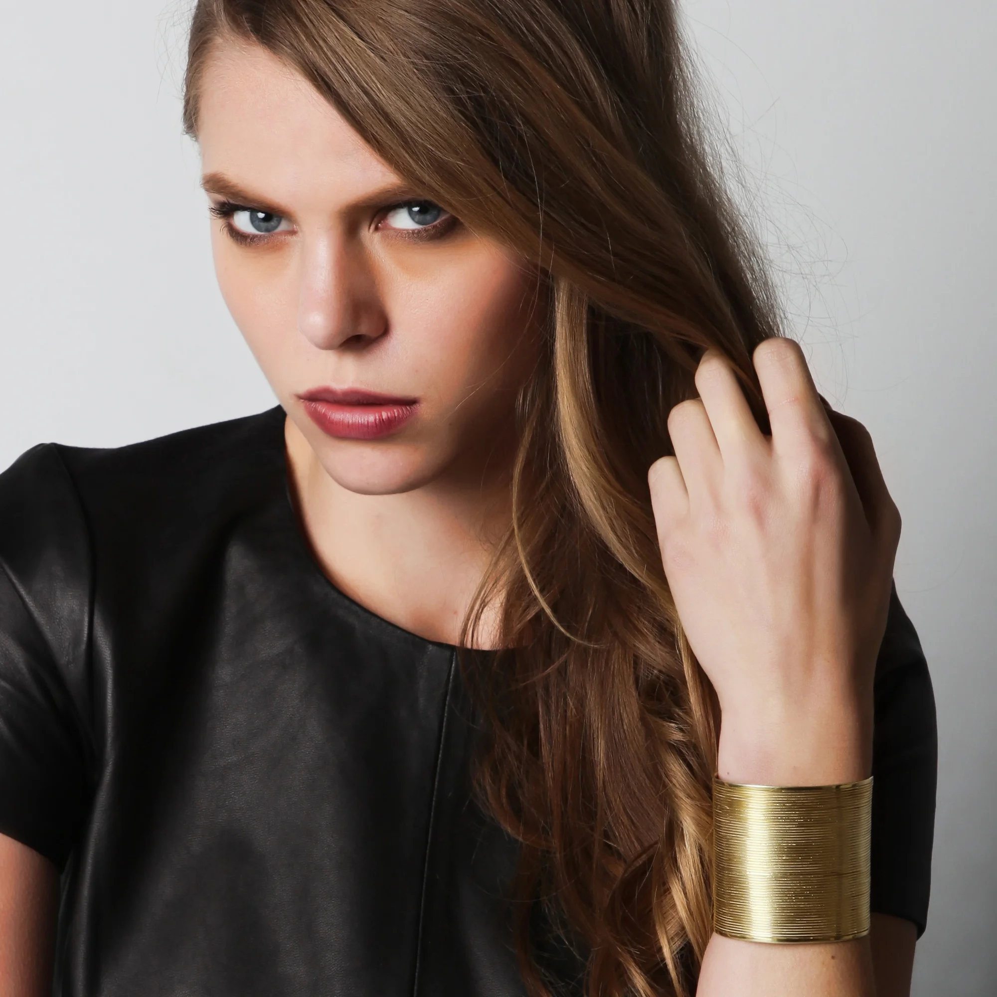 Solid Wire Cuff2.jpg