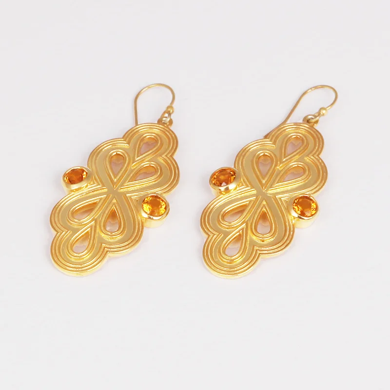 Yuwei_UN_ProductEarrings1b.jpg
