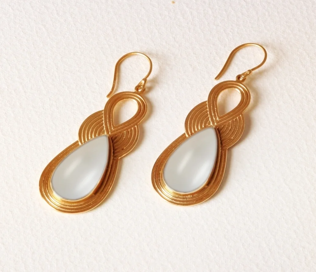 YW-E019 White Moonstone.jpg