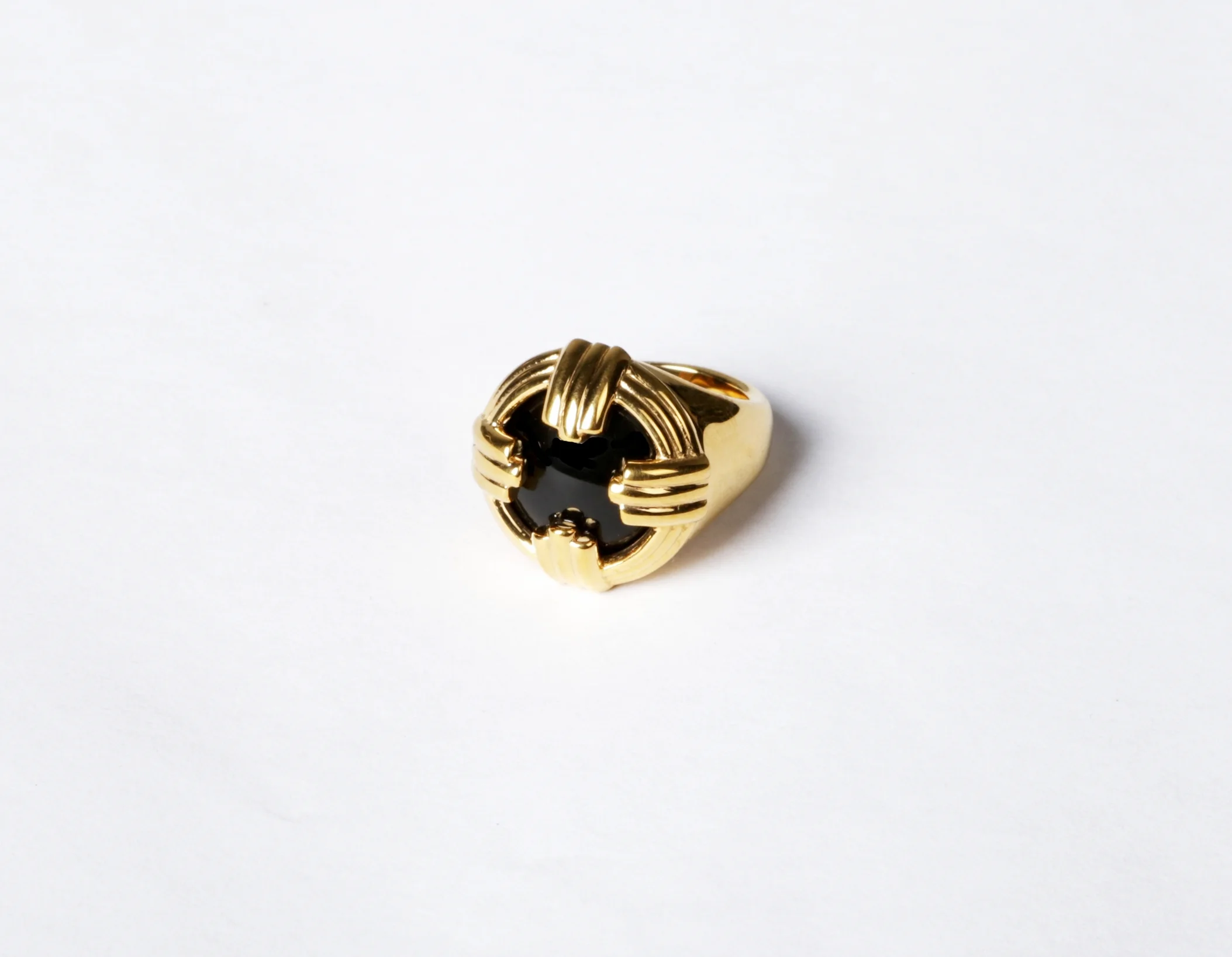 YW-R031 Pronged Circle Black Onyx Ring.jpg