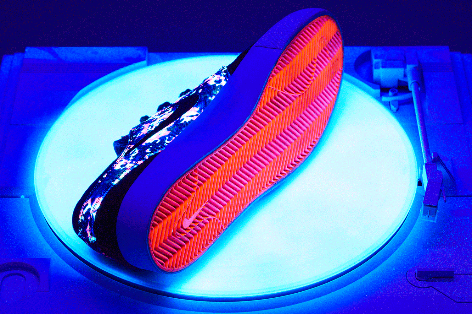 Black_Light_0129_ON_OFF.gif