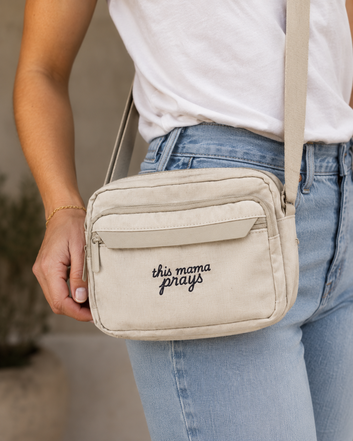This Mama Prays Urban crossbody bag