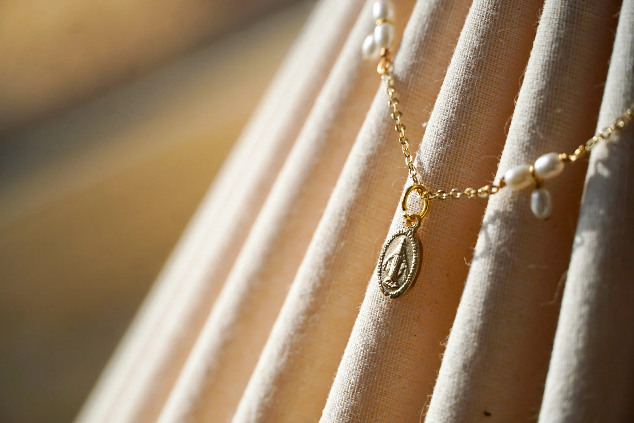 Dainty Minimalist Miraculous Medal Pearl Necklace