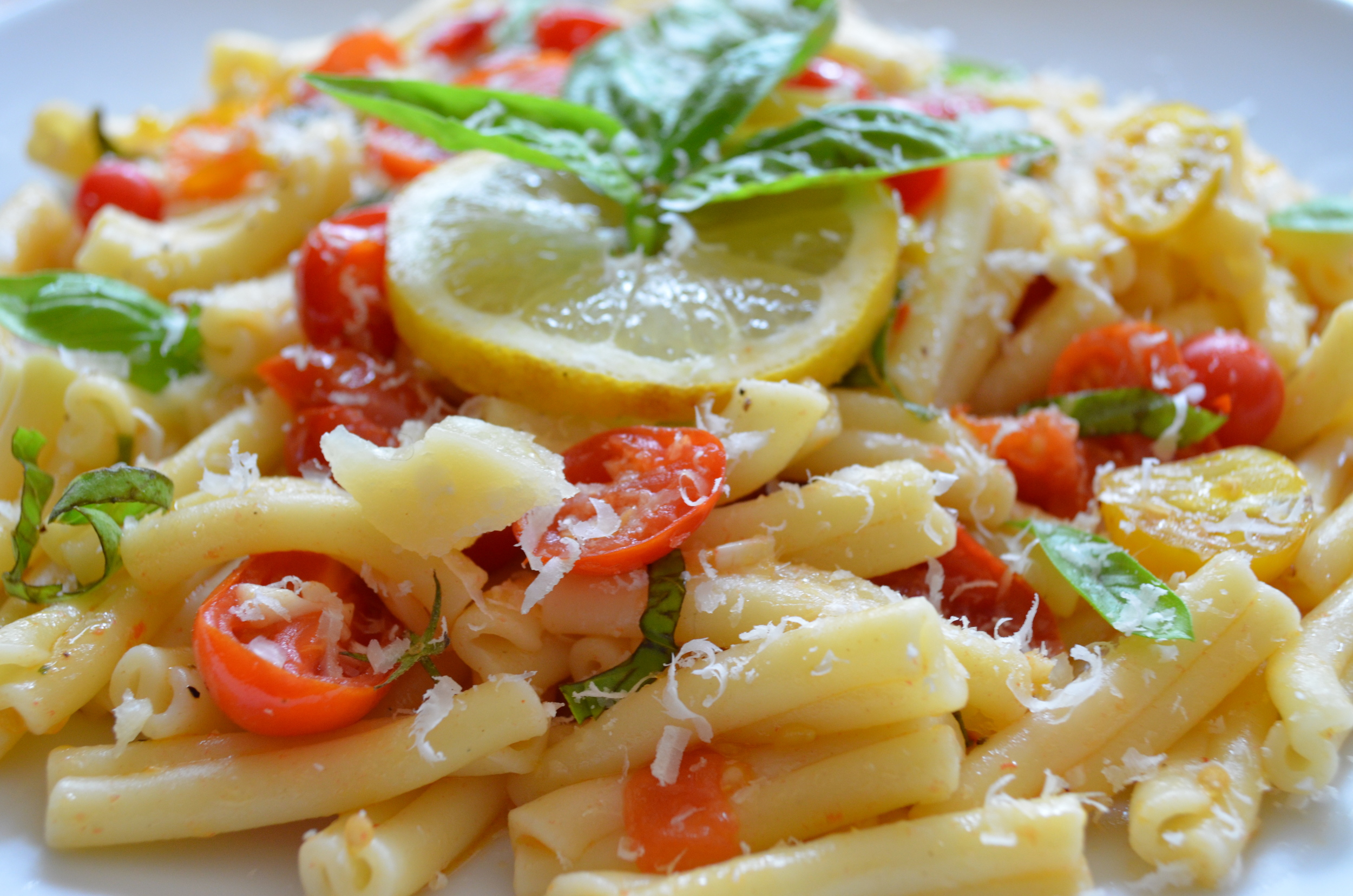 Pasta with Fresh Garden Tomato Sauce