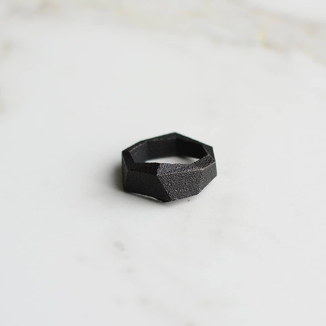 Black stainless steel 🖤
#designedbyarchitects #bemara #stainlesssteelring #jewelry #mexicali