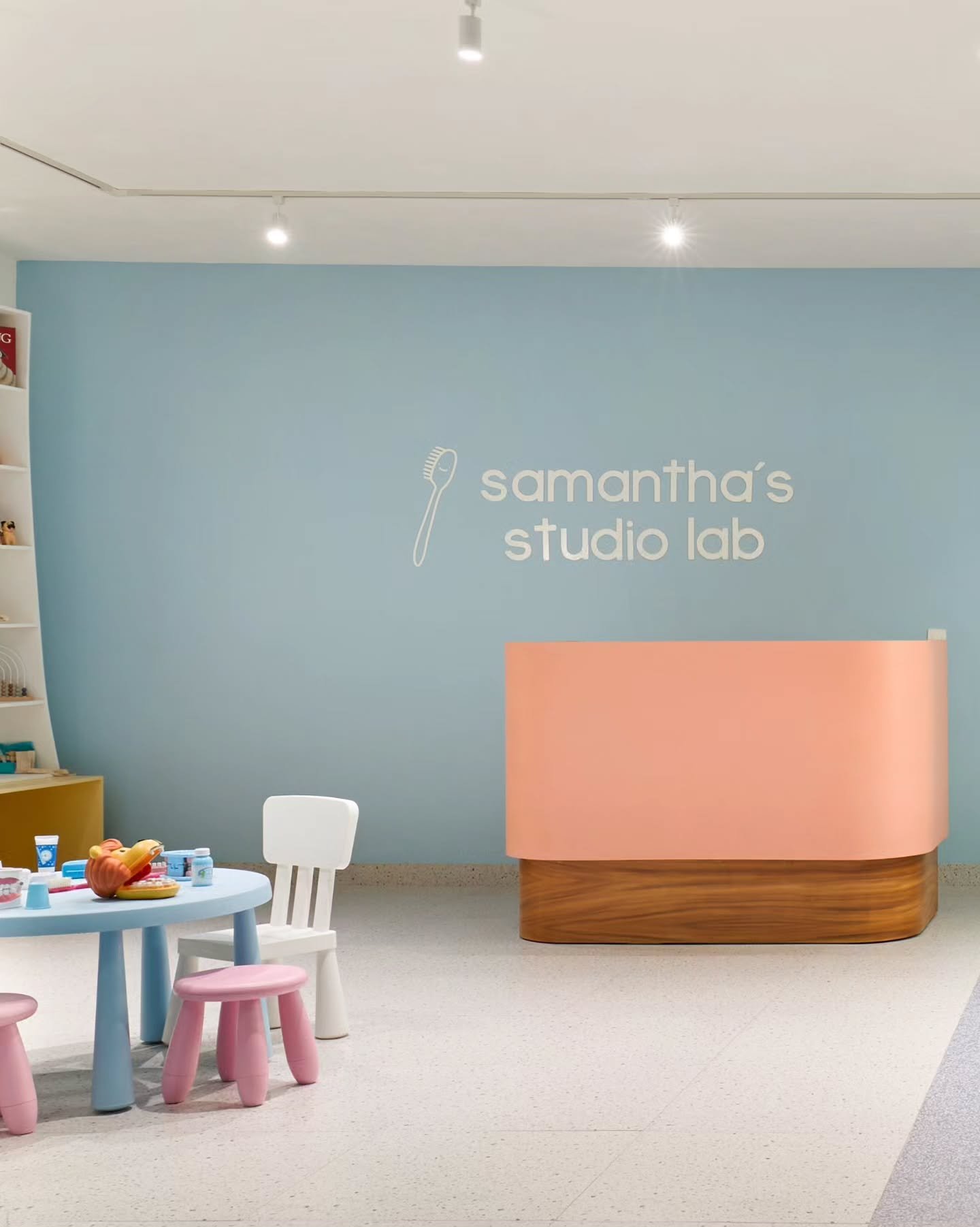 Every corner of @samantha.studiolab 🐭✨ was designed with one question in mind:

How does a child feel here?

Calm instead of fear, curiosity instead of resistance, care instead of urgency.
When children feel understood, parents breathe easier and de