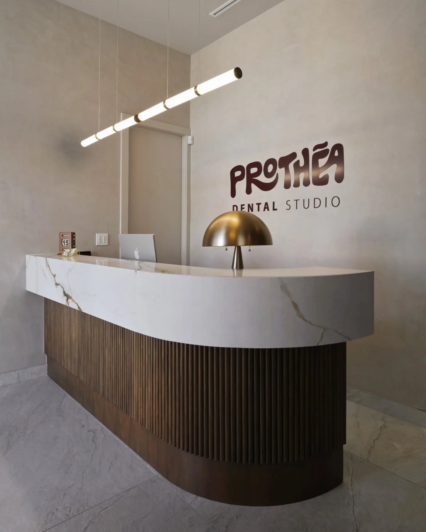 @protheadental &ndash; a quieter approach to the dental experience.

---

@protheadental &ndash; una experiencia dental desde la calma.