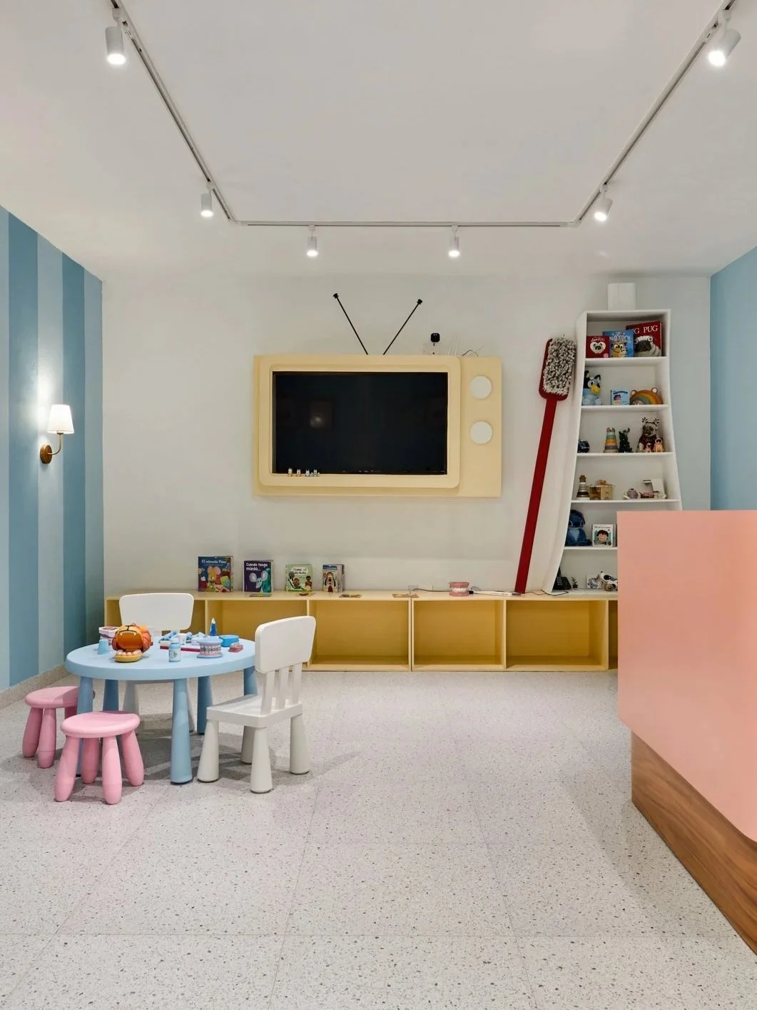 3-SAMANTHA'S STUDIO LAB.jpg