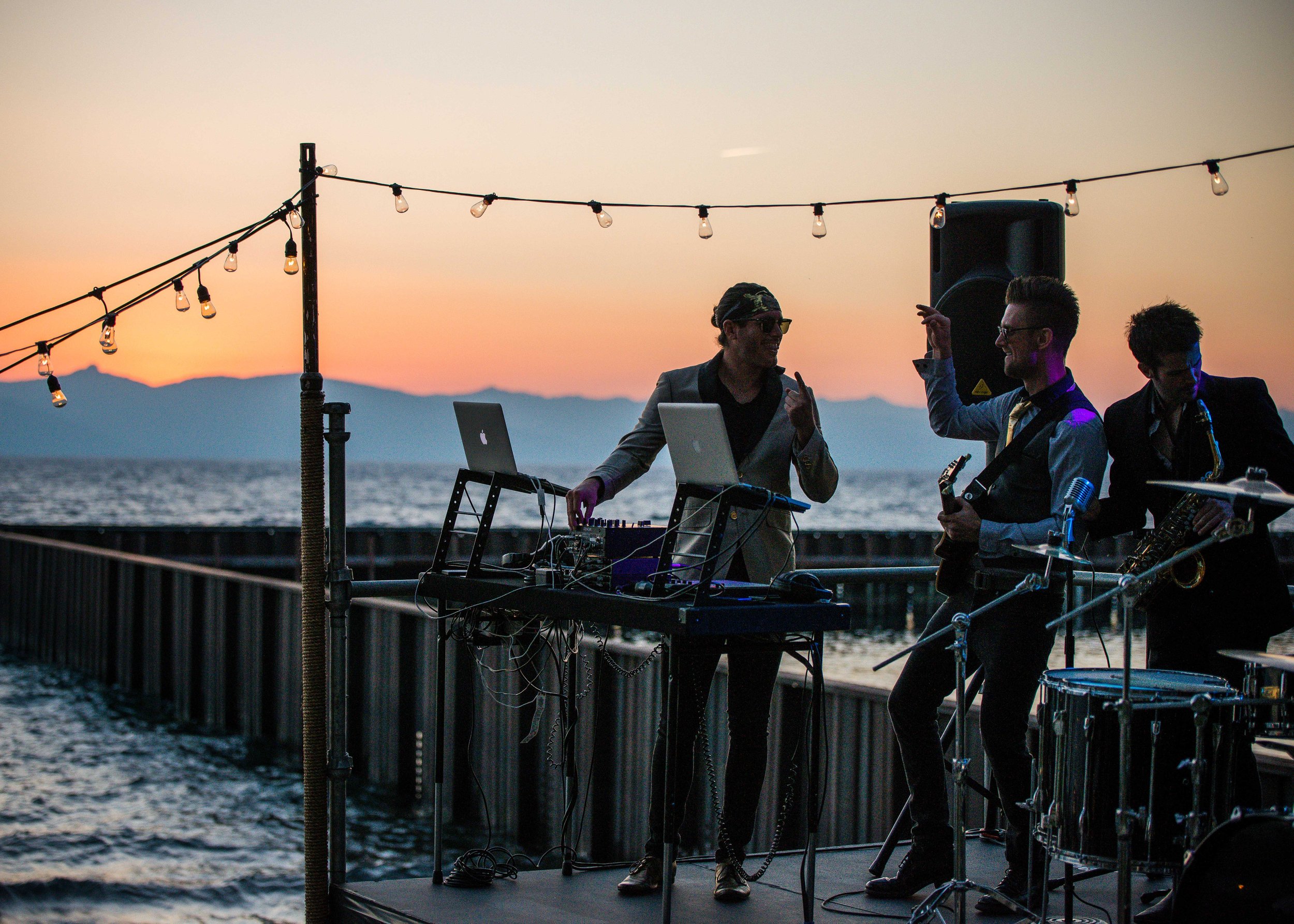 Soulcirque is a DJ Hybrid Band that blends DJ'ing with live instruments. Great for private parties, corporate events, and weddings. Options include Drums, Saxophone, Violin, Guitar.