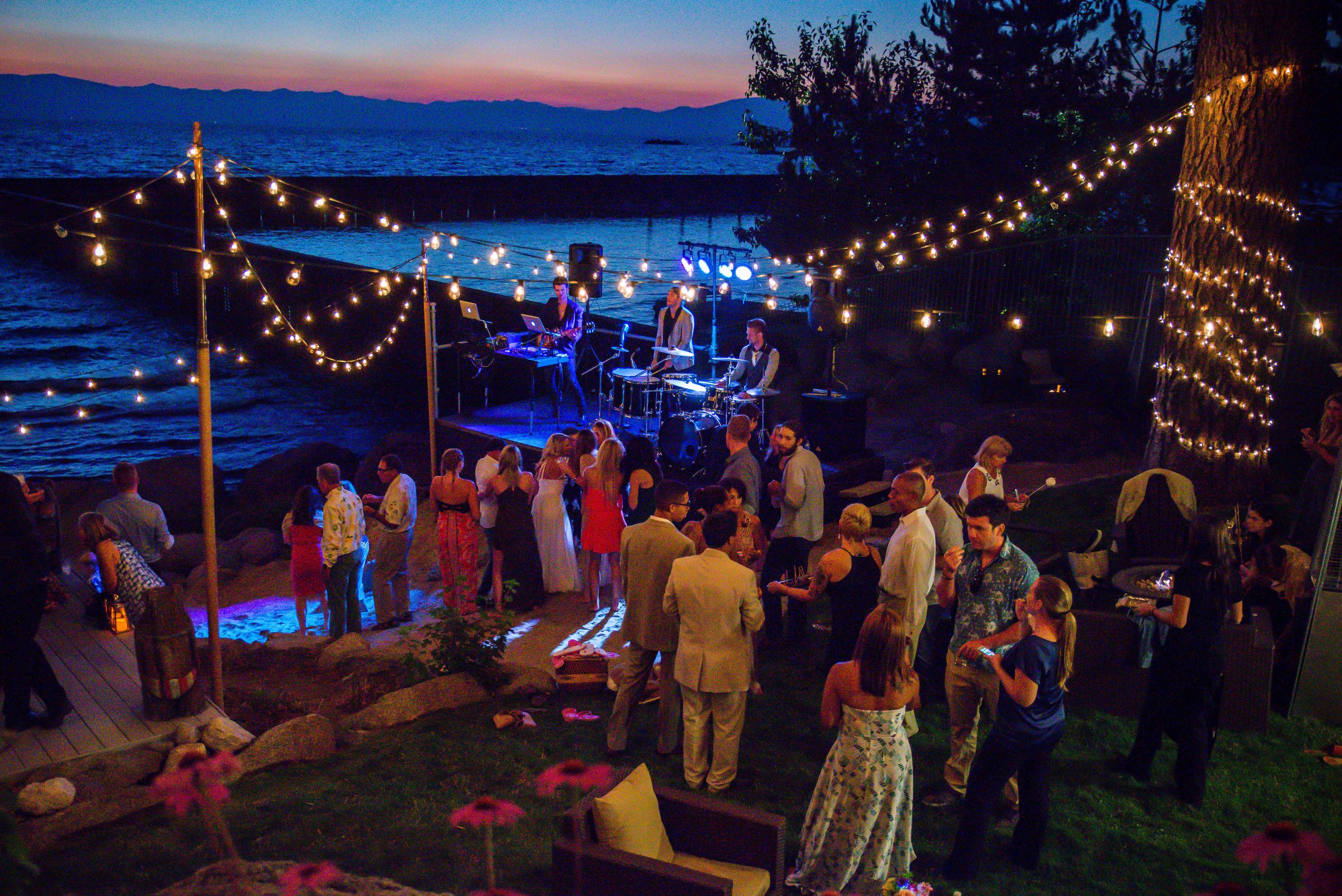 Soulcirque is a DJ Fusion Band that blends DJ'ing with live instruments. Great for private parties, corporate events, and weddings. Options include Drums, Saxophone, Violin, Guitar.