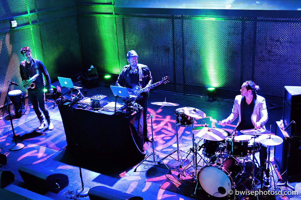 Soulcirque is a DJ Hybrid Band that blends DJ'ing with live instruments. Great for private parties, corporate events, and weddings. Options include Drums, Saxophone, Violin, Guitar.