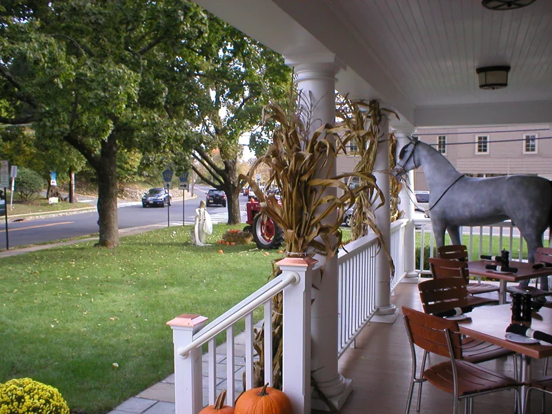 gladstone_harvest_porch_P1010031.jpg