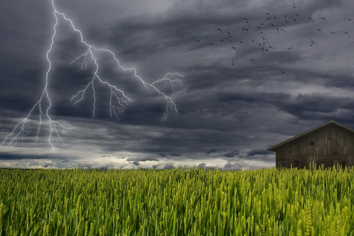 storm_clouds_lightning_dark_landscape-591258.jpg!d.jpeg