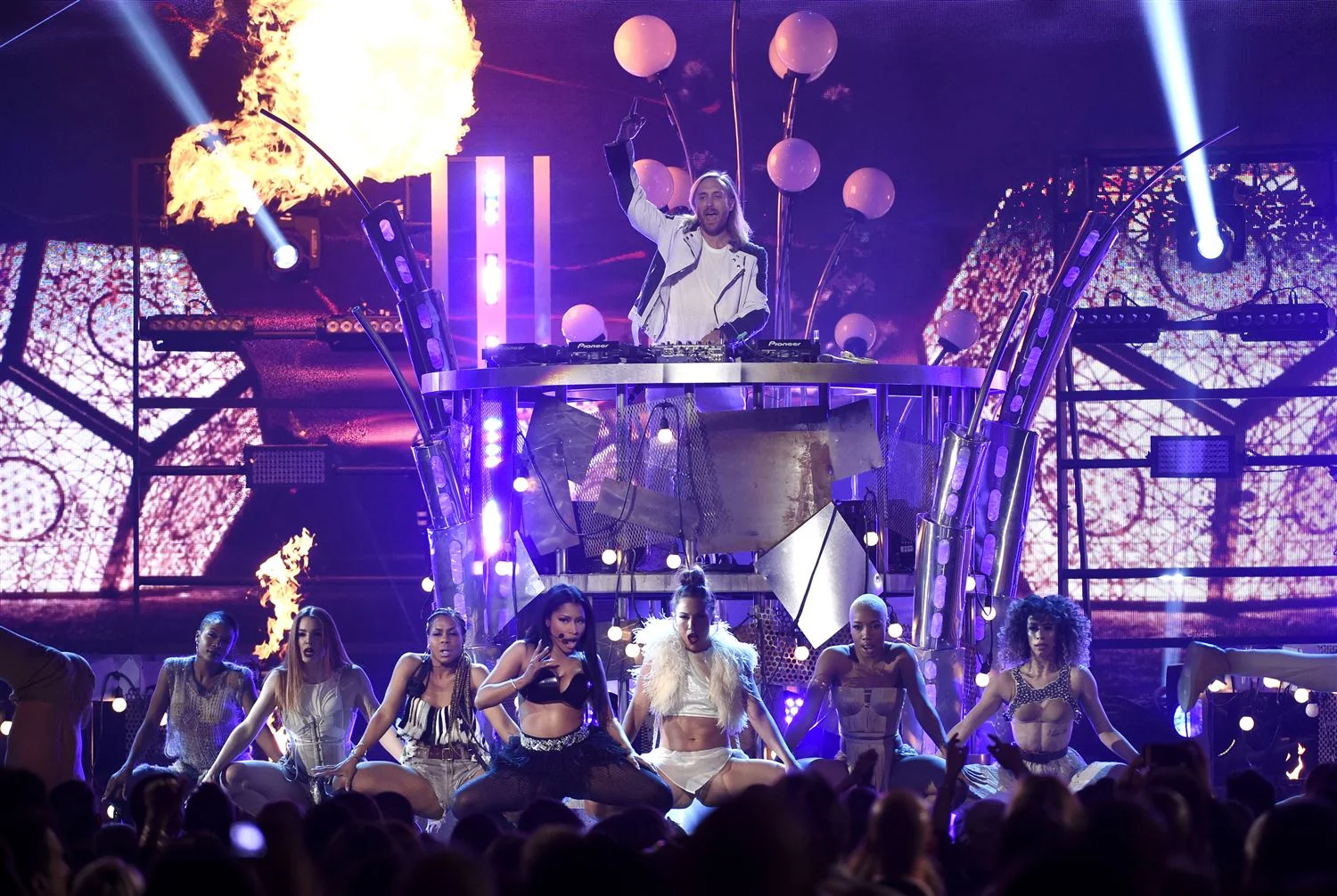 2015-Billboard-Music-Awards-Show-1.jpg