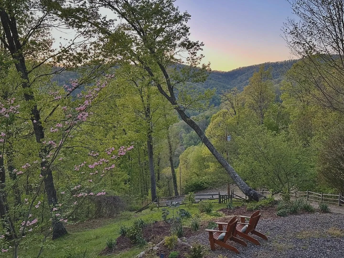 Some places make it easier to slow down. The cabin is one of them.⛰️

Mornings feel quieter here. Thoughts come a little clearer. And guests finally have space to write, reflect or just sit without needing to be anywhere else.

No pressure to do anyt