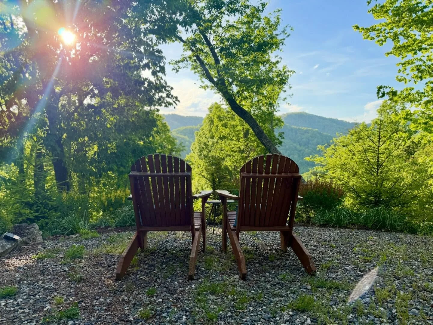 Our guests for the week sadly had to cancel due to a family emergency (thinking of them!).

We have availability May 5-11. Book now to save 60% + per night and enjoy the cabin before May is sold out. 

#mountainview #mountains #spring #airbnb #golden