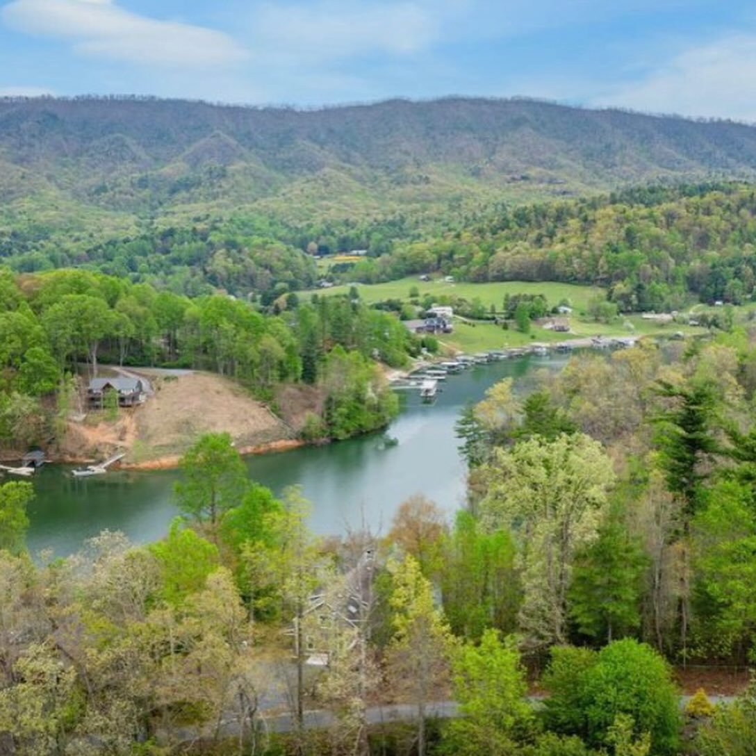 🚤⛰️introducing the future home of Firefly Lake Cabin 

📍Watagua Lake | Butler, Tennessee 

Coming Spring 2027

#lake #lakedays #easttennessee #cabin #cabinlife