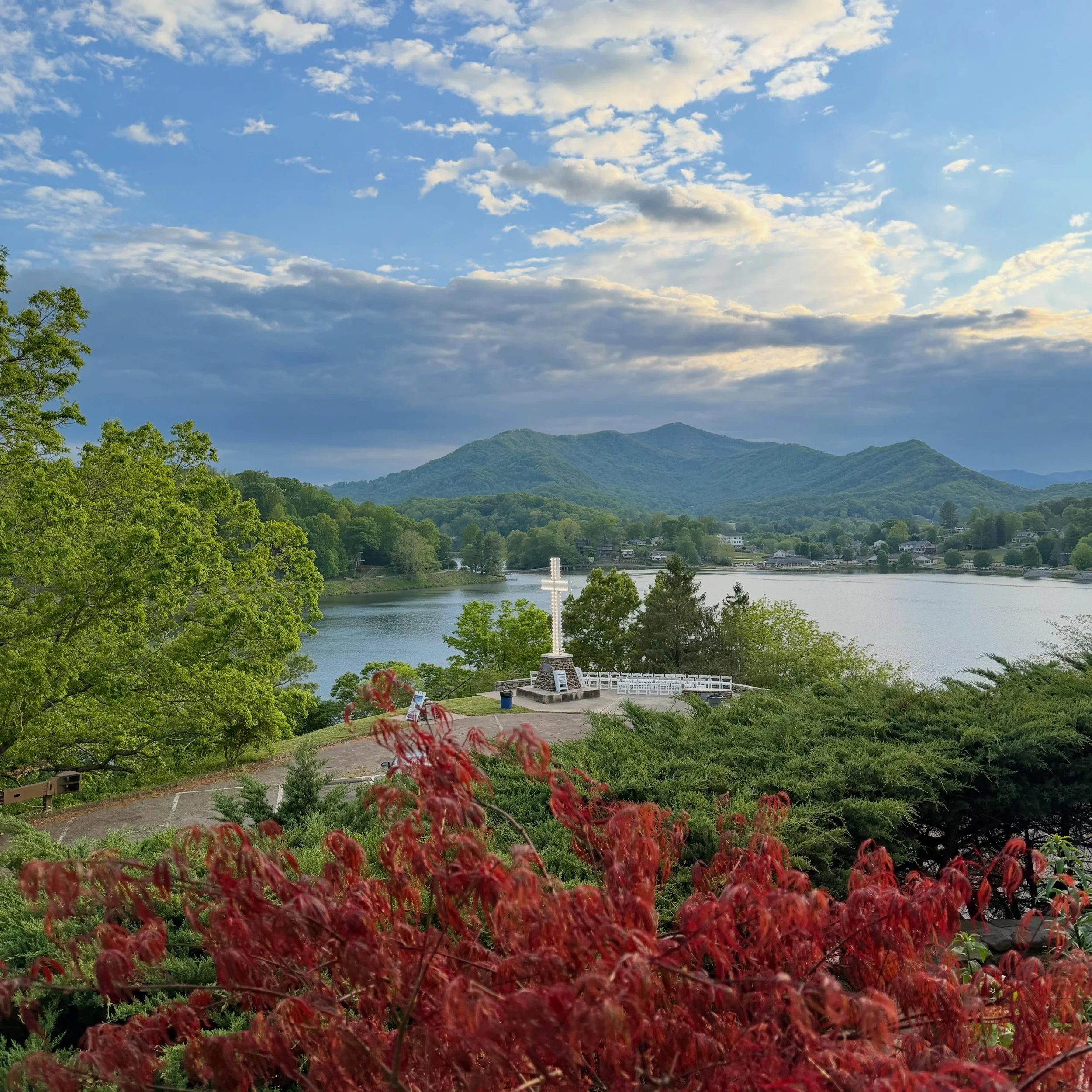 Sundays in the mountains ⛰️

#wnc #828isgreat #lakejunaluska #sunday #mountains
