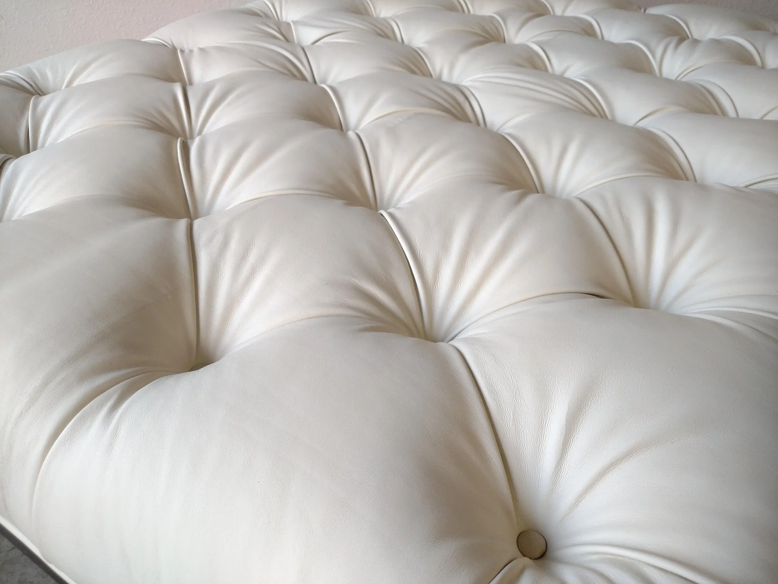 gambrell-renard-tufted-leather-ottoman-3892.webp