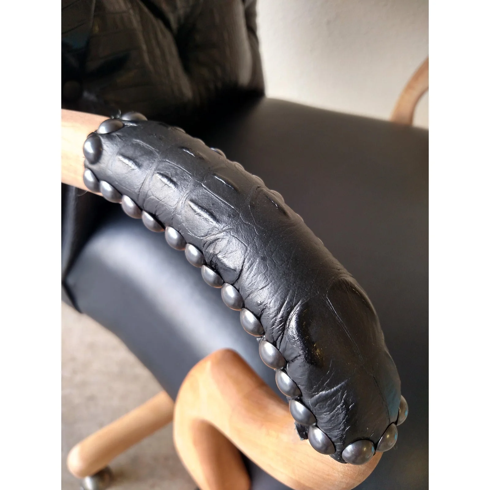 black-lambskin-detroit-johnny-chair-3954.jpeg