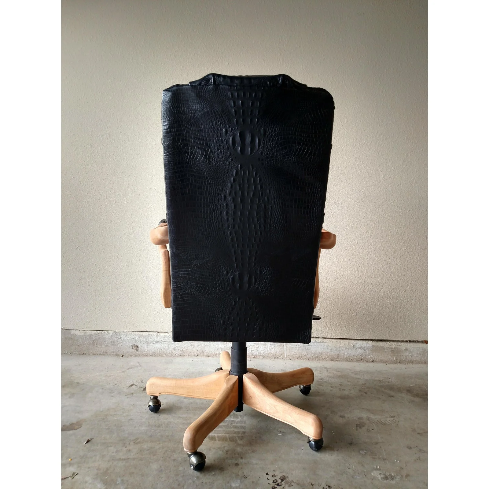 black-lambskin-detroit-johnny-chair-5044.jpeg