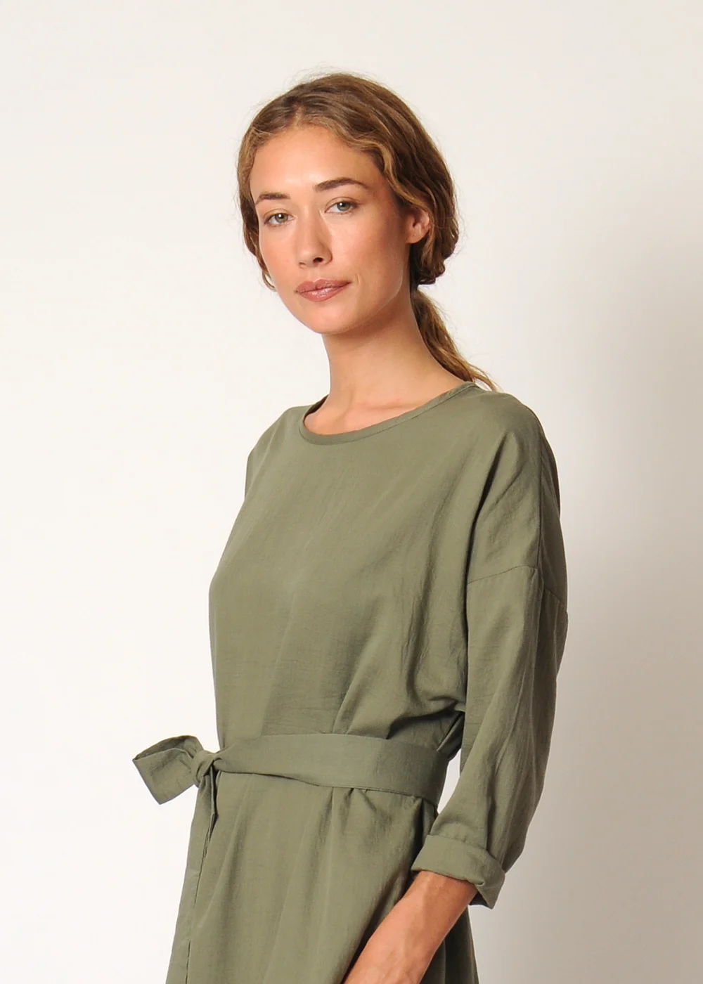 conifer_pullover_dress_army_close.jpg