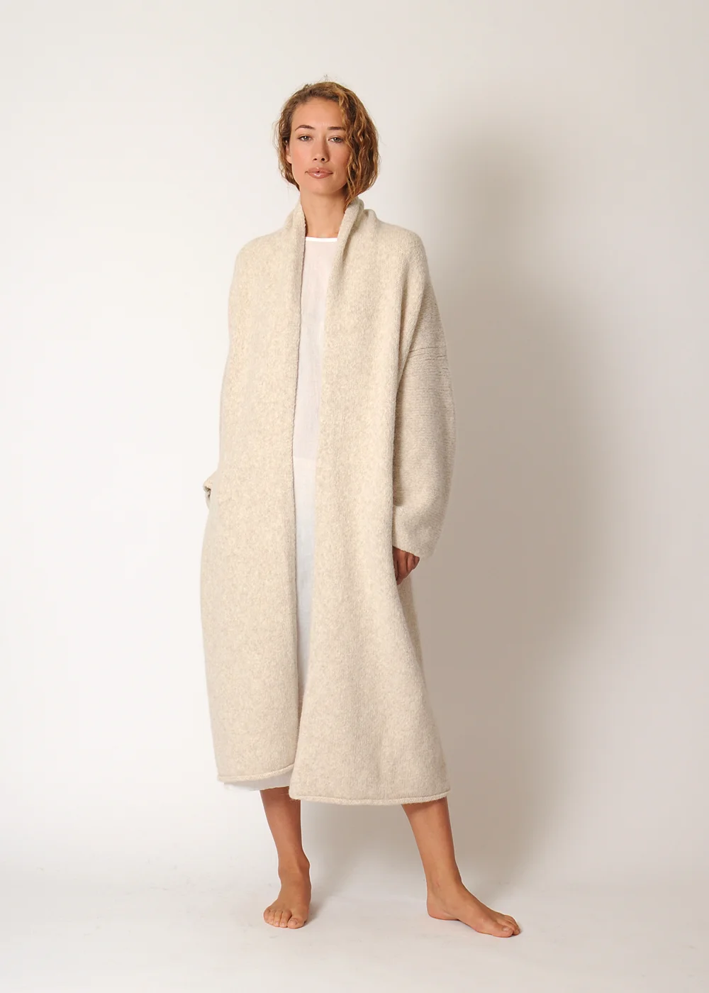 lm_long_shawl_cream_main2.jpg