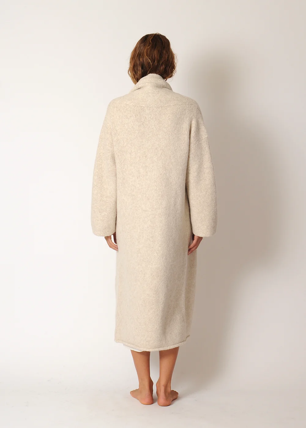 lm_long_shawl_cream_back.jpg