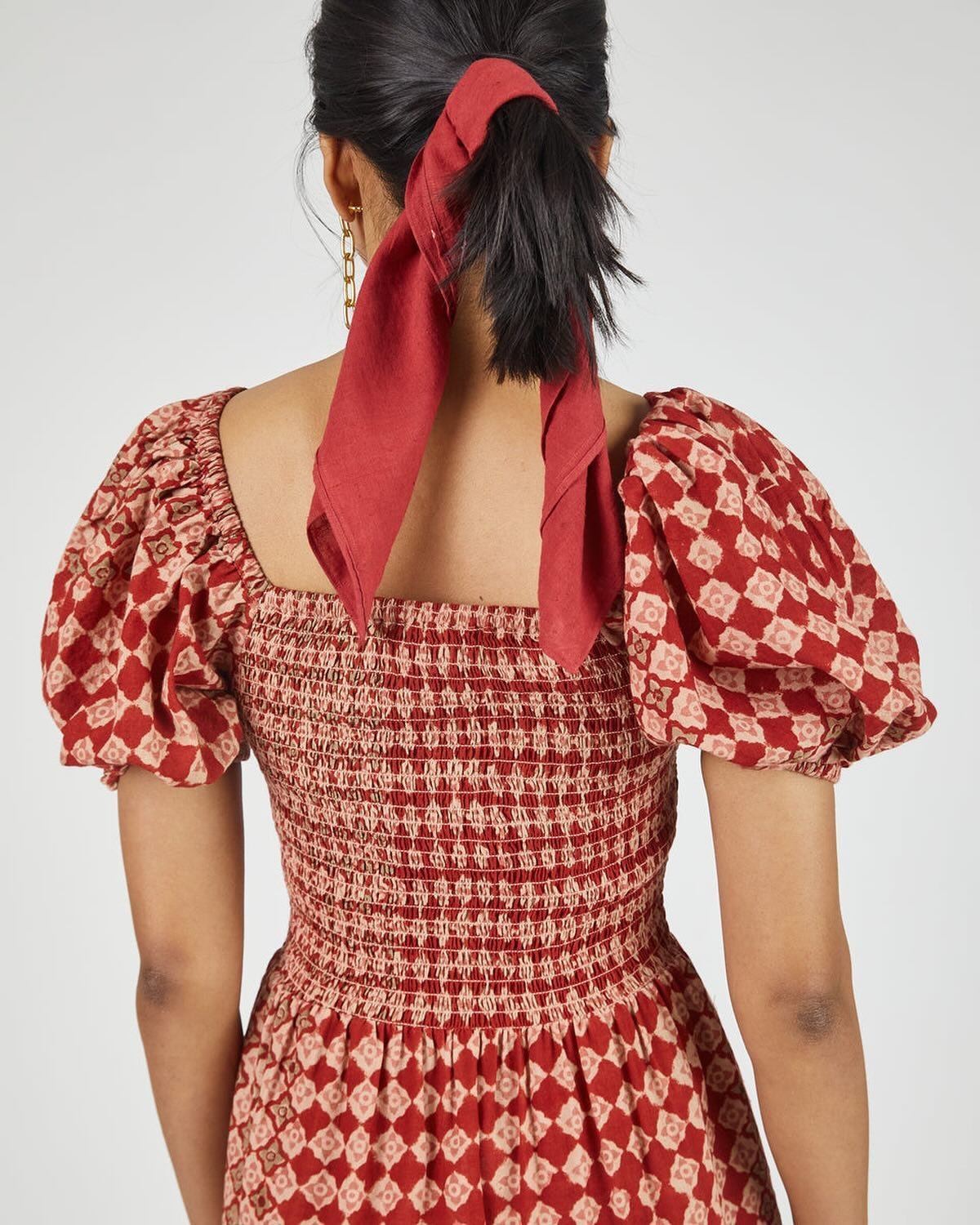 The @umberandochre Anika dress/puff sleeves, smocking, block printing/the perfect spring dress 🥰