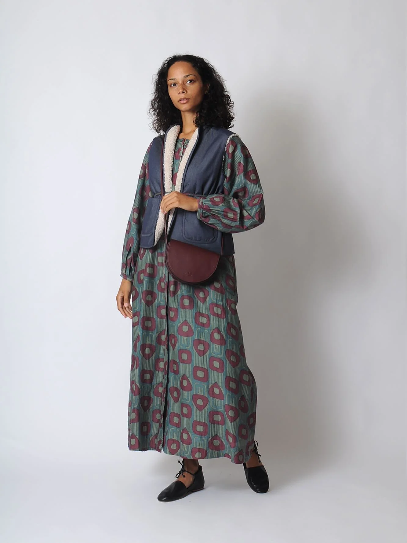 It&rsquo;s all coming together for fall! 🥰
@conifershop reversible denim/shearling vest
@shopmirth dress
@ilbisonteofficial snodo bag
@birdofflightshoes shoes