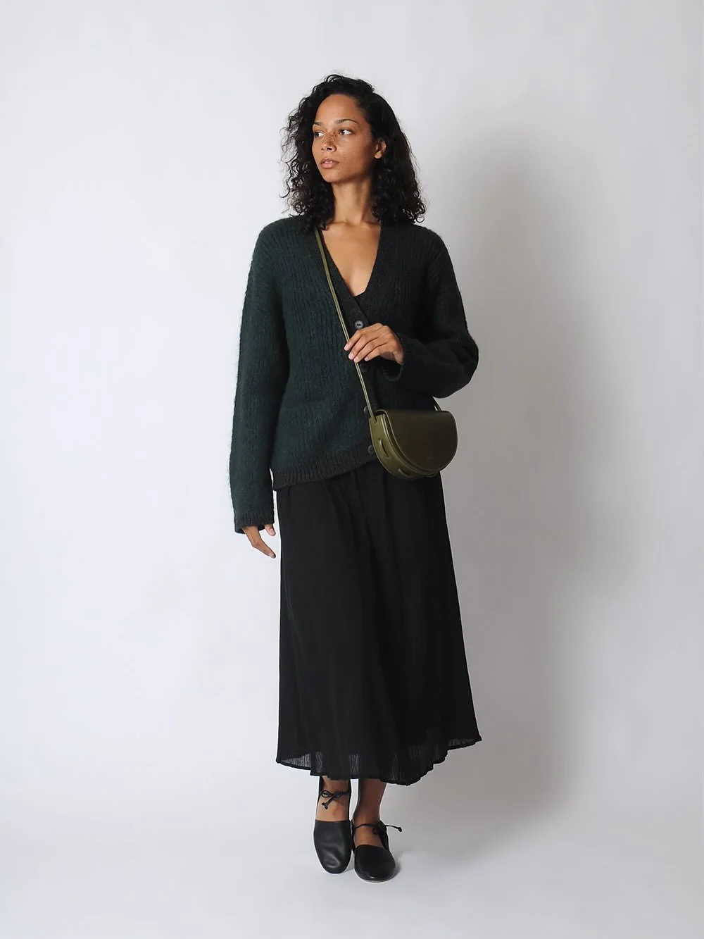 Fall styling @micaela_greg kiko cardi
@ilbisonteofficial Snodo crossbody
@miithaaii sheer skirt 
@birdofflightshoes Amelie shoe 🥰